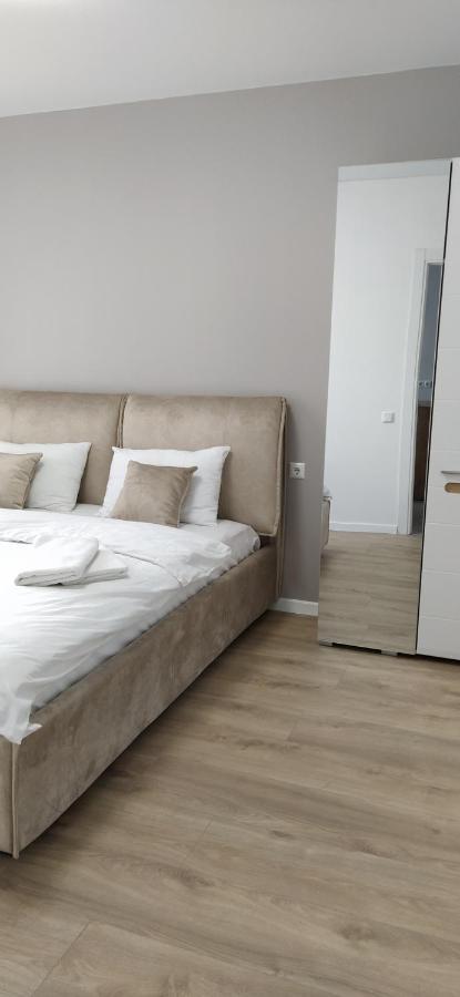 Vip Apartments On Avalon Leopoli Esterno foto